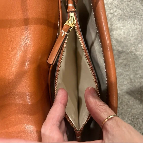 Tory Burch Miller Logo Leather CrossbodyBag. Aged camello